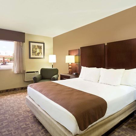 ซูเปอร์ 8 บาย วินด์แฮม แชนด์เลอร์ ฟินิกซ์ Hotel ภายนอก รูปภาพ