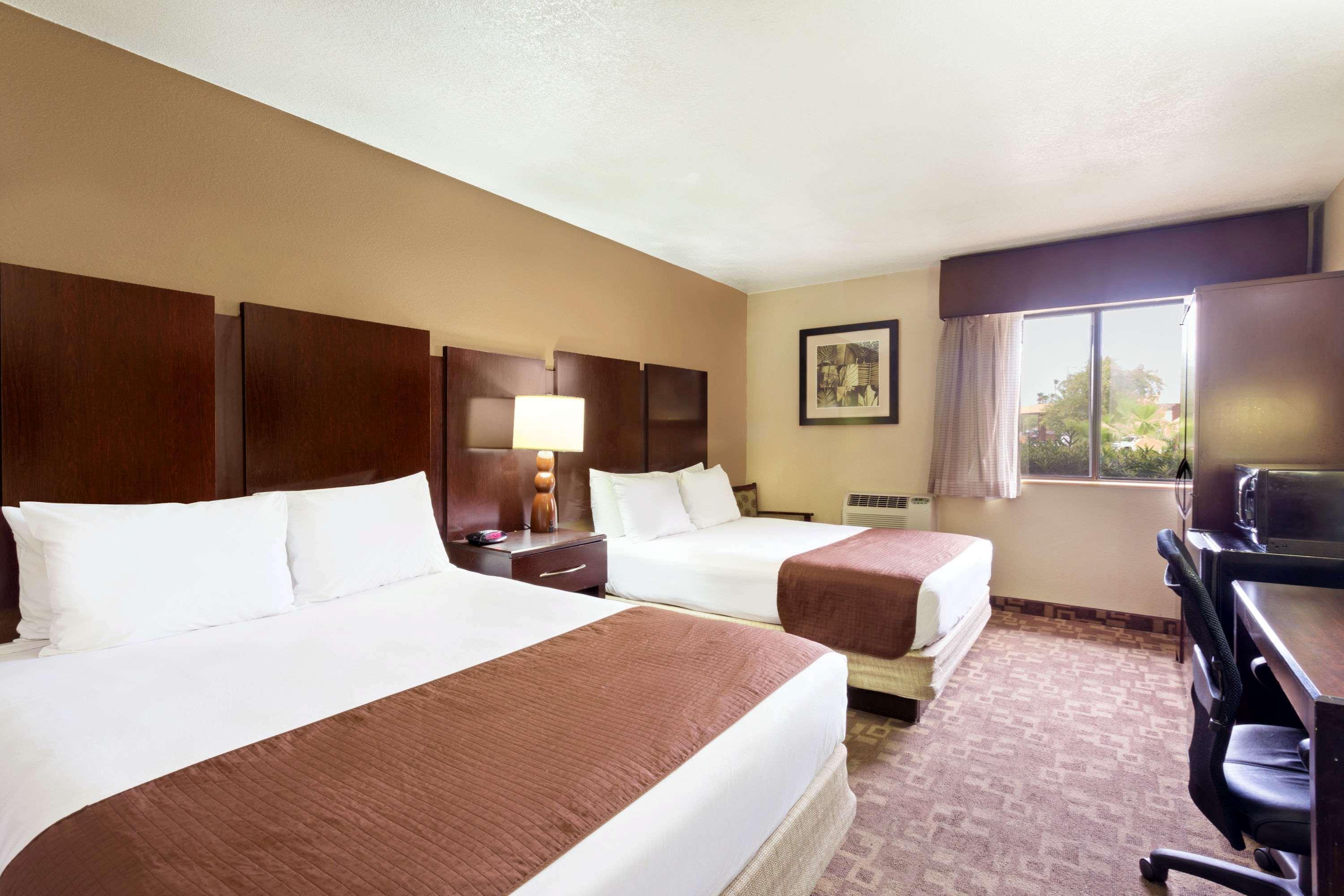 ซูเปอร์ 8 บาย วินด์แฮม แชนด์เลอร์ ฟินิกซ์ Hotel ภายนอก รูปภาพ