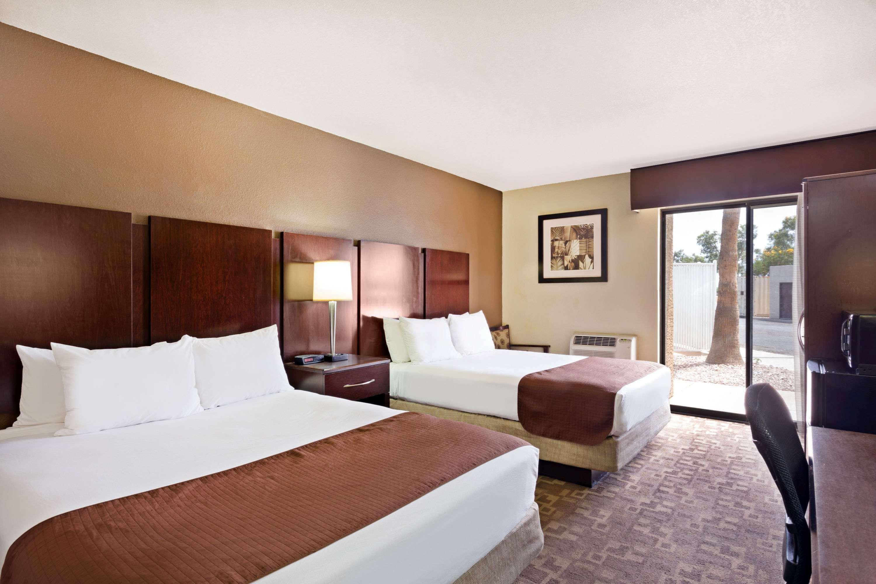 ซูเปอร์ 8 บาย วินด์แฮม แชนด์เลอร์ ฟินิกซ์ Hotel ภายนอก รูปภาพ